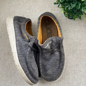 Hey Dude kids Wally shoes size y4-5